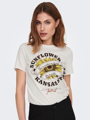 Tricou de la ONLY pe alb