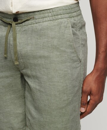 regular Pantaloni di Superdry in verde
