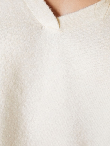 Bershka Sweater in Beige