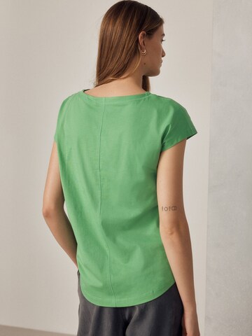 Tricou de la Next pe verde