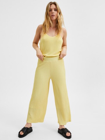 SELECTED FEMME Zvonové kalhoty Kalhoty 'Thea' – žlutá