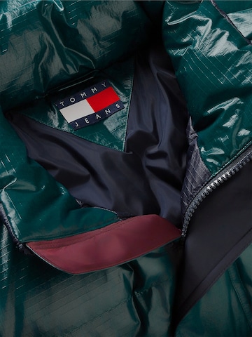 Geacă de iarnă de la Tommy Jeans pe verde