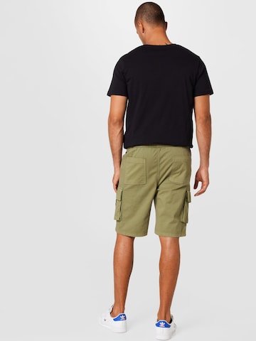 Urban Classics - Loosefit Pantalón cargo en verde