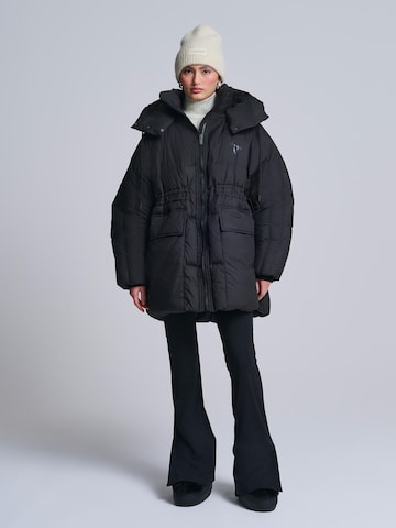 AEMMI Zimní parka 'OVERSIZED RECYCLED DOWN PARKA' – černá