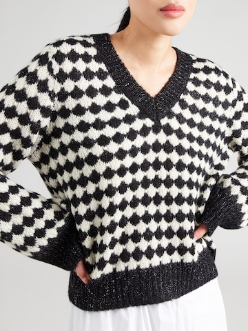 NÜMPH Svetr 'BILA' – černá