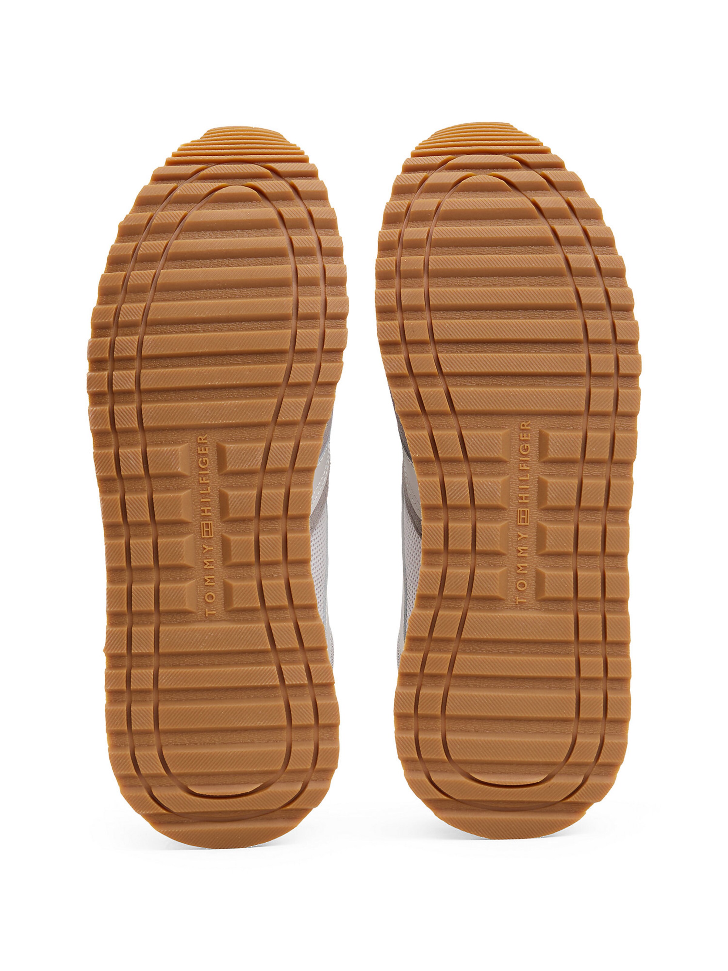 TOMMY HILFIGER Sneaker in Grau