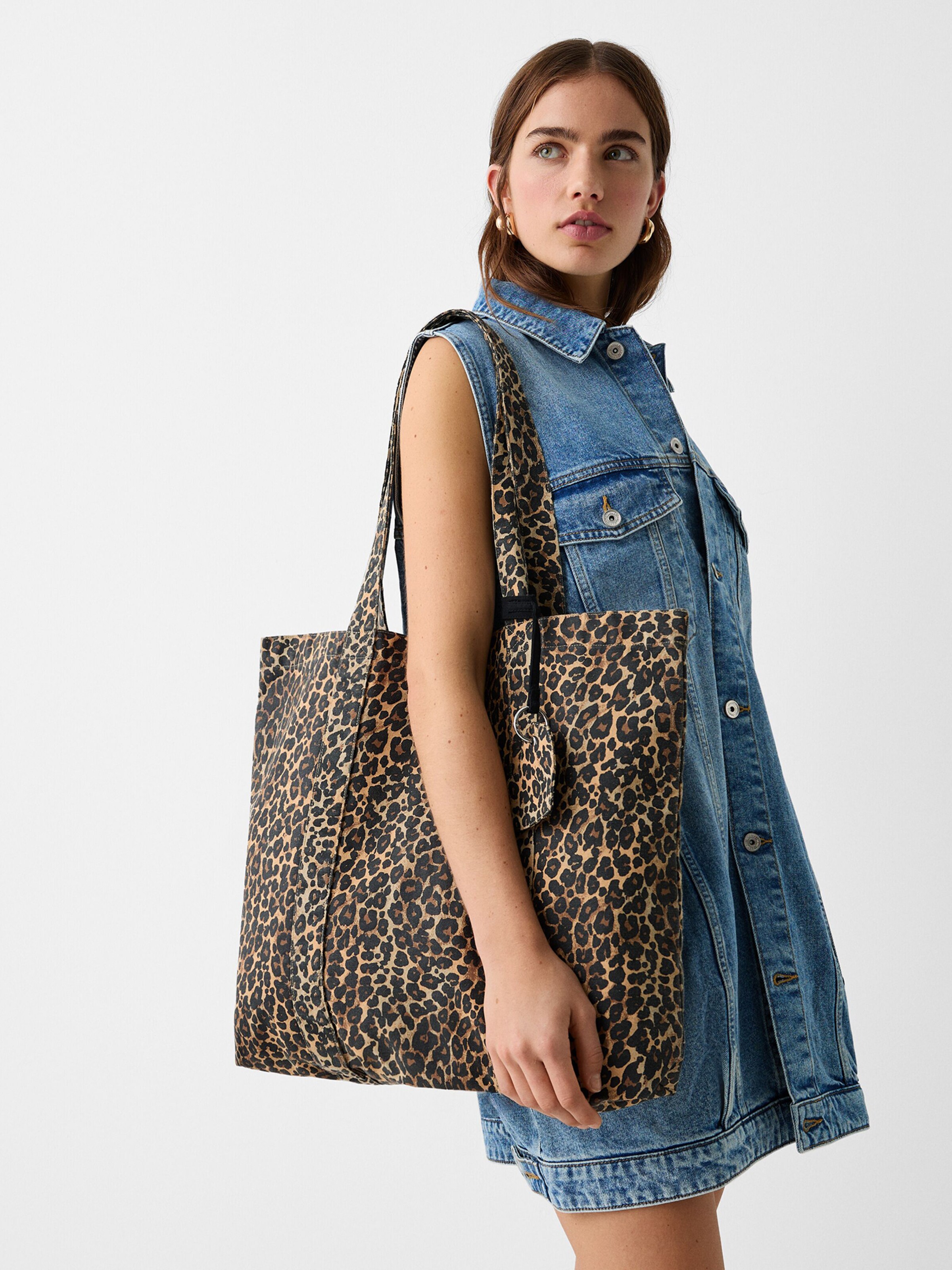 Bershka Torba shopper w kolorze Cappuccino Ciemnobr zowym ABOUT YOU