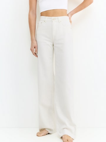 Pull&Bear Široký strih Džínsy - Biela: predná strana