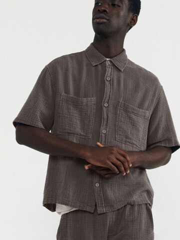 Comfort Fit Cămașă de la Pull&Bear pe gri: față