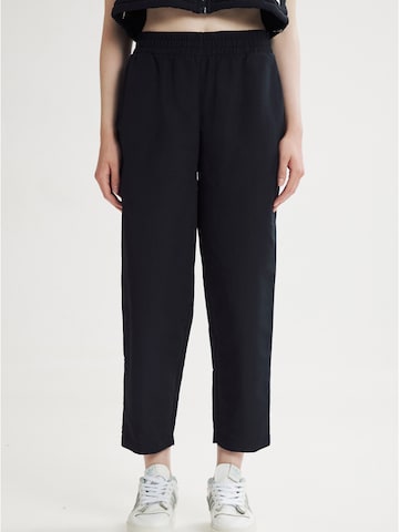 4TAILORS Štandardný strih Nohavice 'Brooklyn' - Čierna: predná strana