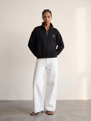 ARMIESweater majica 'The Charlie Half-Zip Sweatshirt' - crna boja