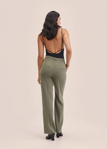 regular Pantaloni con piega frontale 'Paula' di MANGO in verde