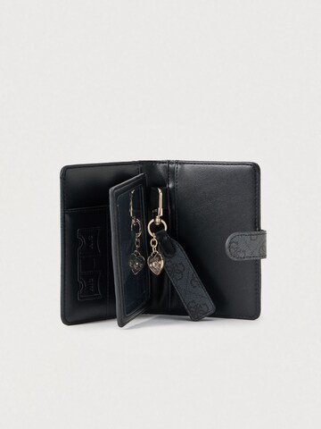 GUESS Set: Portemonnaie und Schlüsselanhänger in Schwarz