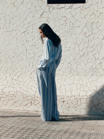 MANGOWide Leg/ Široke nogavice Hlače s naborima 'Trilussa' - plava boja
