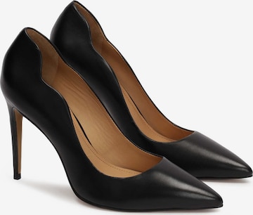 Kazar Pumps in Black