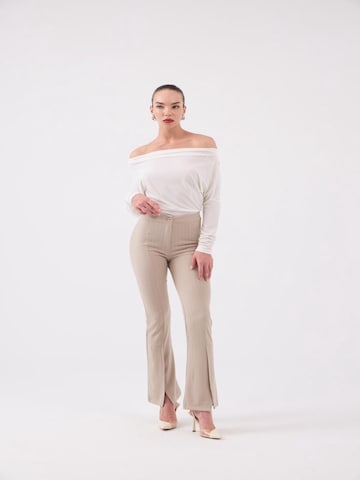HOLLY LOLLY Flared Broek in Beige