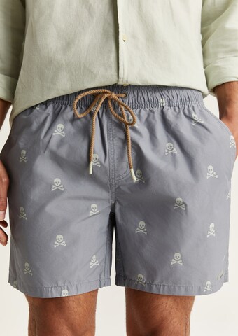 Scalpers Badeshorts 'Skull Classic' in Grau