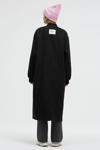 SENSES.THE LABEL Between-Seasons Coat 'O:DA' in Black