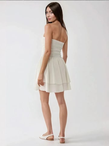 Hiccup - Vestido em branco