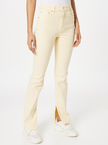 Gina Tricot Flared Jeans in Yellow: front