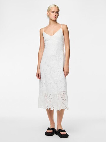 Robe 'VILDE' PIECES en blanc : devant