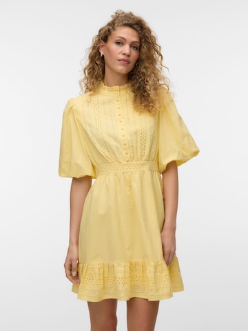 Robe-chemise 'VMClover' VERO MODA en jaune : devant