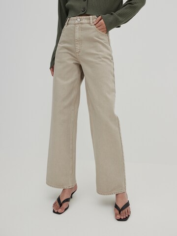 EDITED Wide Leg Jeans 'Elorah' in Beige: predná strana