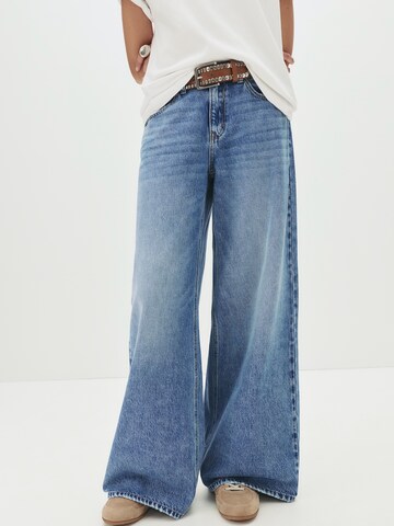 Pull&Bear Wide leg Jeans in Blue: front