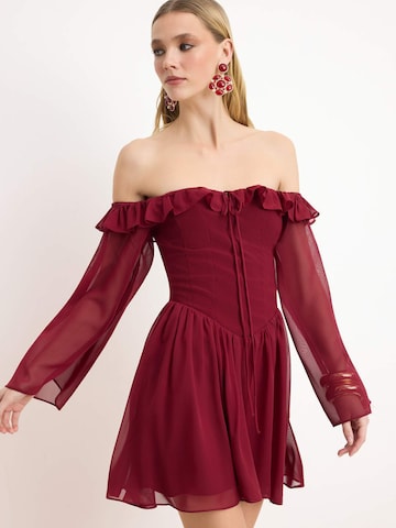 Trendyol Kleid in Rot: Vorderseite