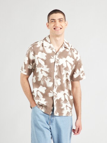 Coupe regular Chemise 'ONSSCAN' Only & Sons en marron : devant