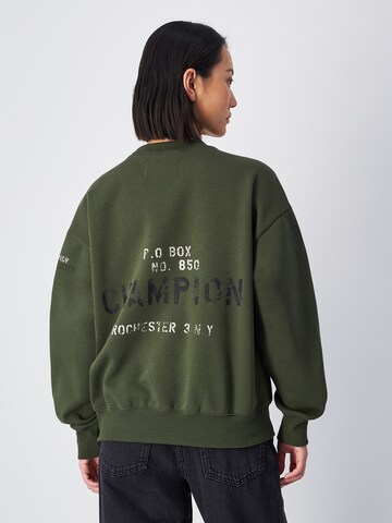 Champion Authentic Athletic Apparel Sweatshirt in Green: front