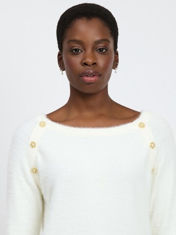 Influencer Sweter w kolorze biały