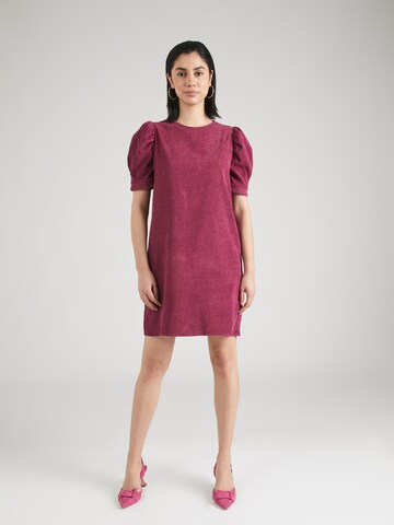 Molly BRACKEN - Vestido en rojo: frente