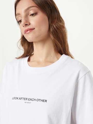 T-shirt 'LOOK AFTER EACH OTHER' Hey Soho en blanc