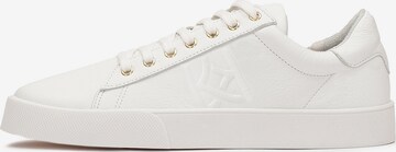 Sneaker bassa di Kazar in bianco: frontale