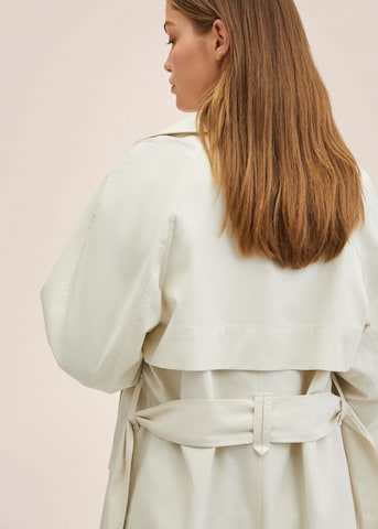 Manteau mi-saison MANGO en blanc