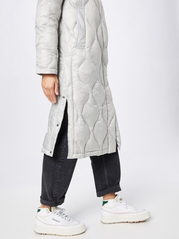 Krakatau Winter Coat in Grey