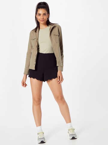 ABOUT YOU Regular Shorts'Rylie' in Schwarz