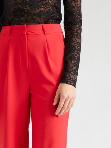 Regular Pantalon à pince Trendyol en rouge