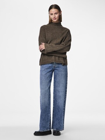 Pullover 'Tulle' di PIECES in marrone