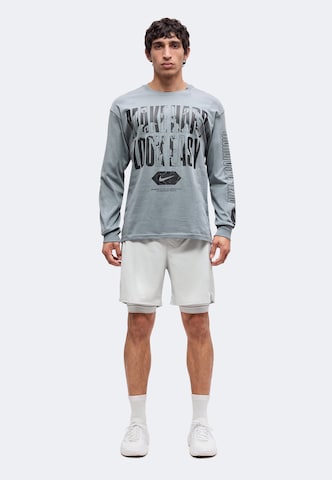 NIKE - Camisa funcionais em cinzento: frente