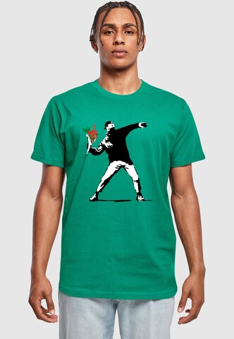 Maglietta 'Banksy - Love Is In The Air' di Merchcode in verde: frontale