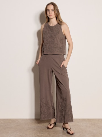 Apricot Top ' ' in Bruin