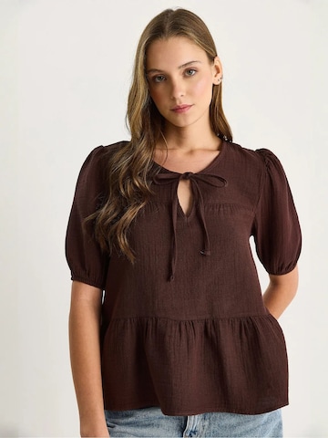 Bianco Lucci - Blusa em castanho