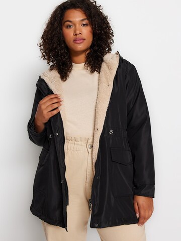 Trendyol Curve Vinterparka i sort: forside