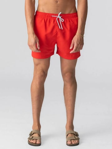 Shorts de bain ' Swimshorts ' TEESHOPPEN en rouge : devant