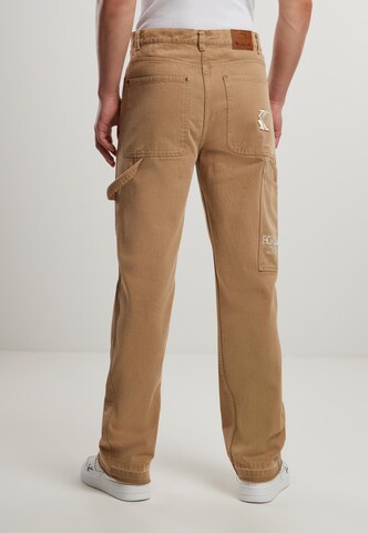 regular Pantaloni 'Carpenter' di Karl Kani in marrone