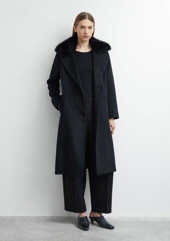 COMMA Between-seasons coat in Black: front