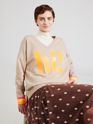 miss goodlifeSweater majica 'Hi!' - bež boja