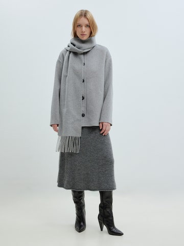 Manteau mi-saison 'Mayu' EDITED en gris